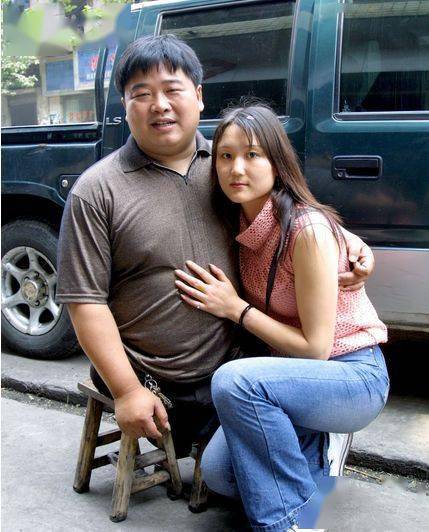 无腿重庆老板,资产上亿,捐款四百万,娶1.7米漂亮娇妻_唐毅