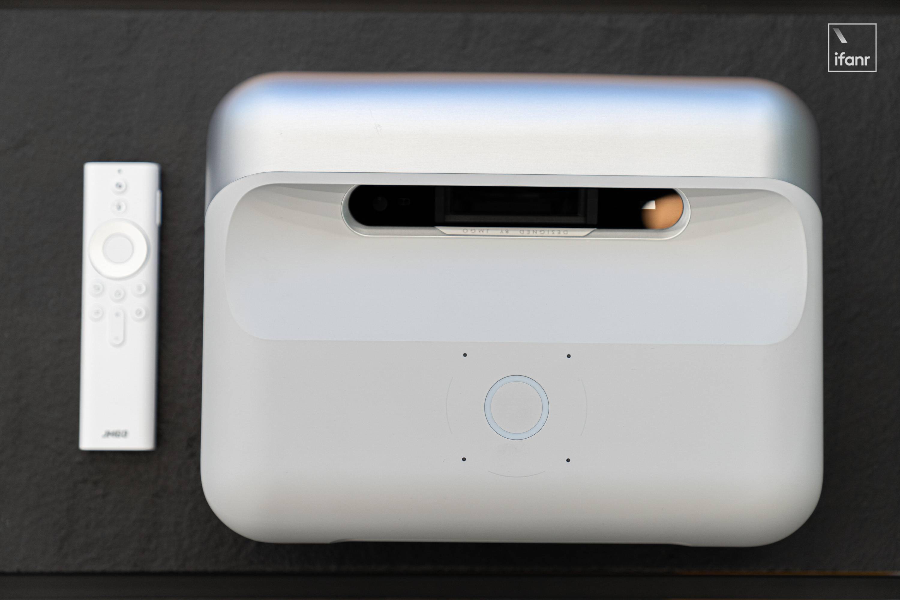 坚果智慧墙o1首发体验不仅能看电影他还是你的新伴侣