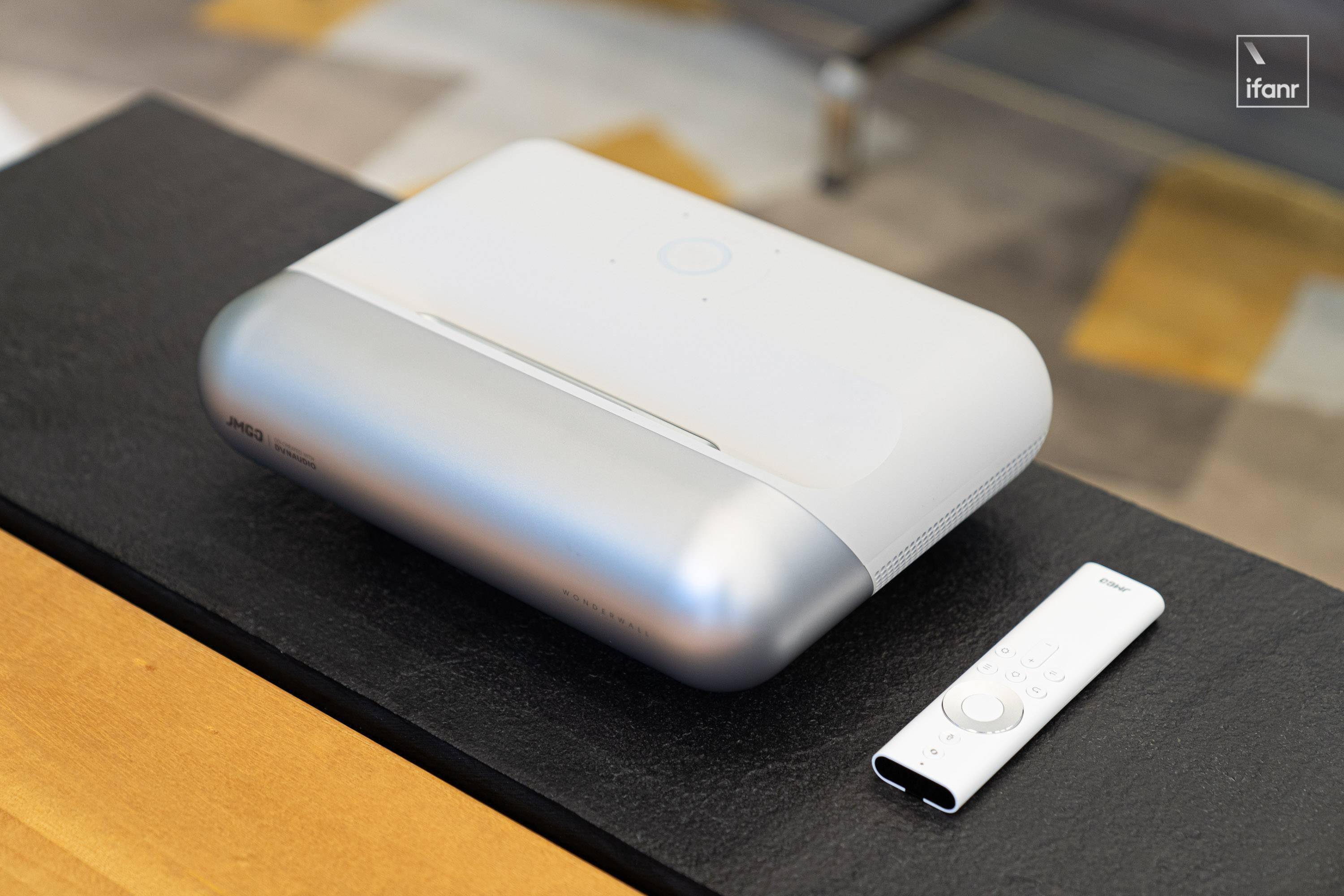 坚果智慧墙o1首发体验不仅能看电影他还是你的新伴侣