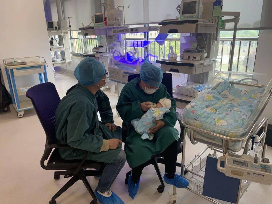 芜湖"最小月龄"宝宝:25周出生,640克体重