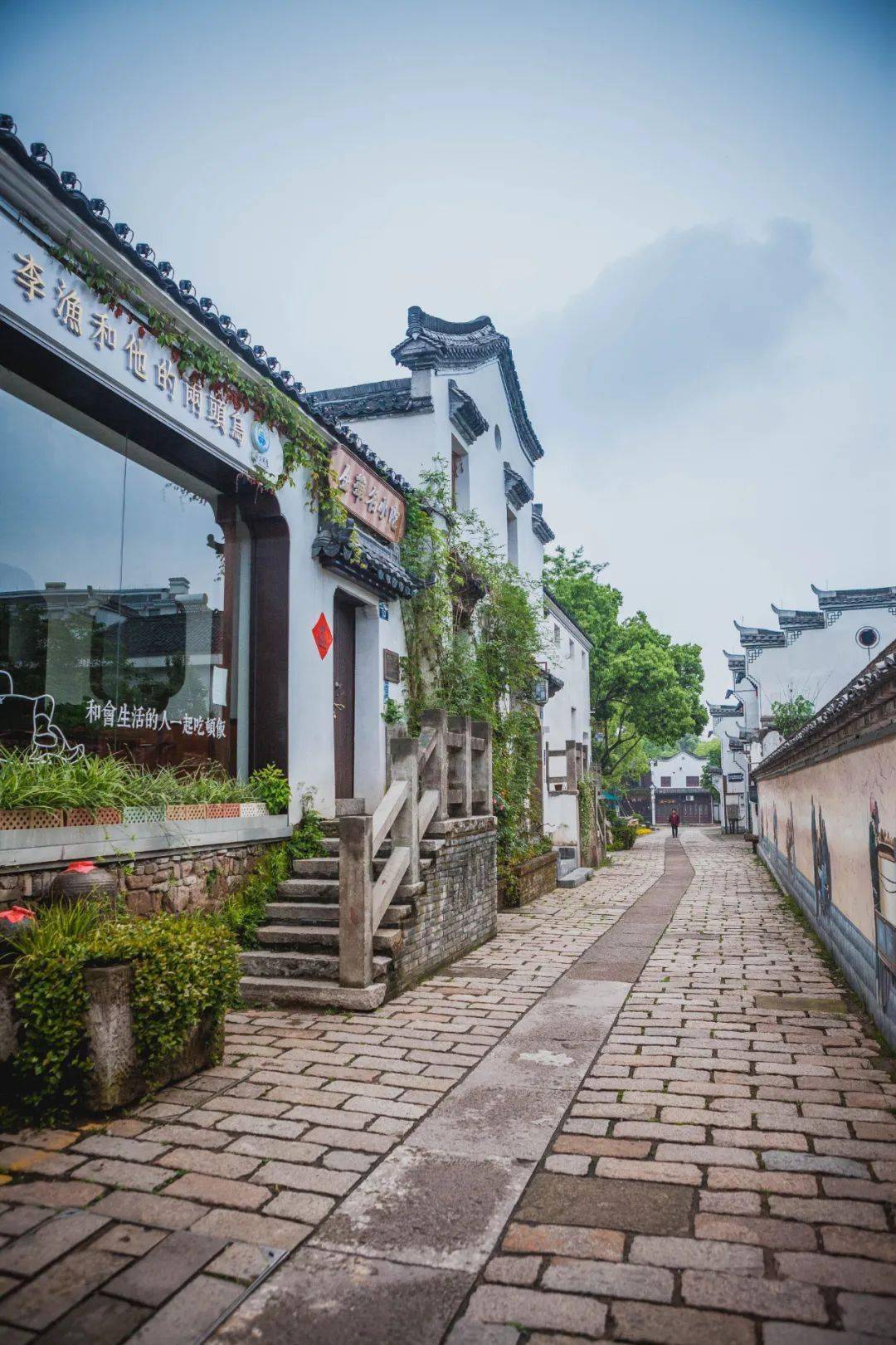 红星闪闪点亮金华市中心这个地方人人喜欢从将军路的牌坊开启酒坊巷