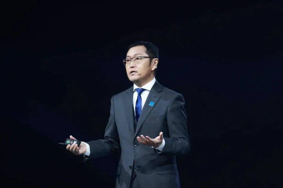 左晖我不喜欢狠狠地成功真正的战斗不是亮出獠牙