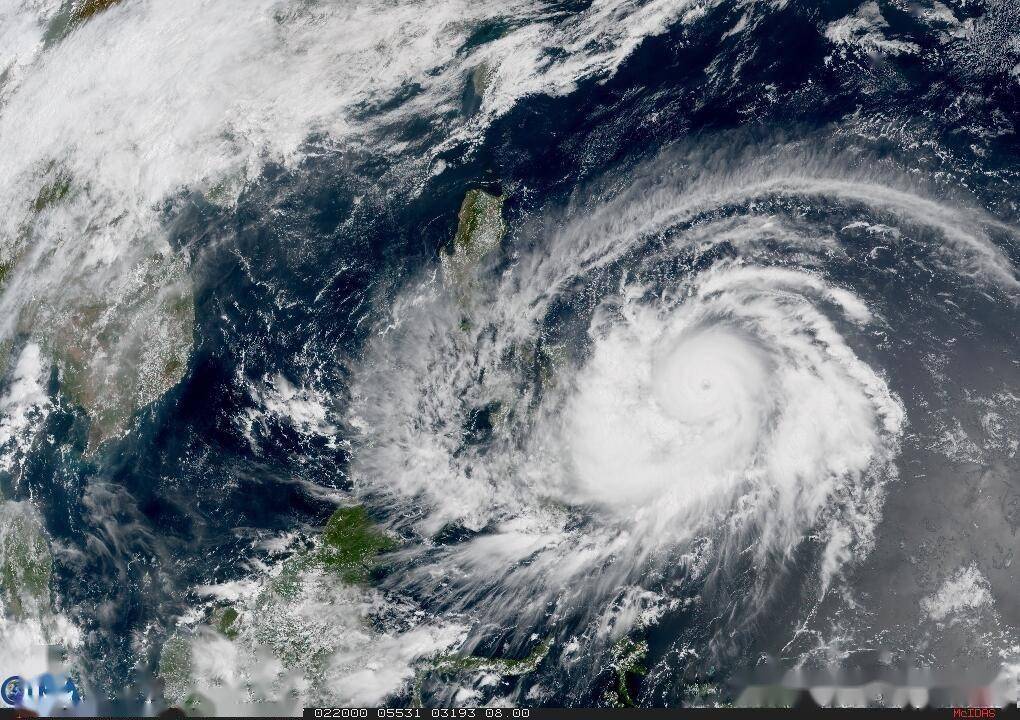 台风舒力基挥出镰刀云这是要登陆我国分析不会但也是坏事