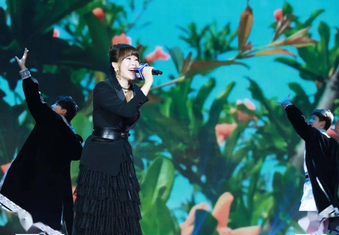 重磅库妮珂新疆籍女歌手,音乐唱作人 .