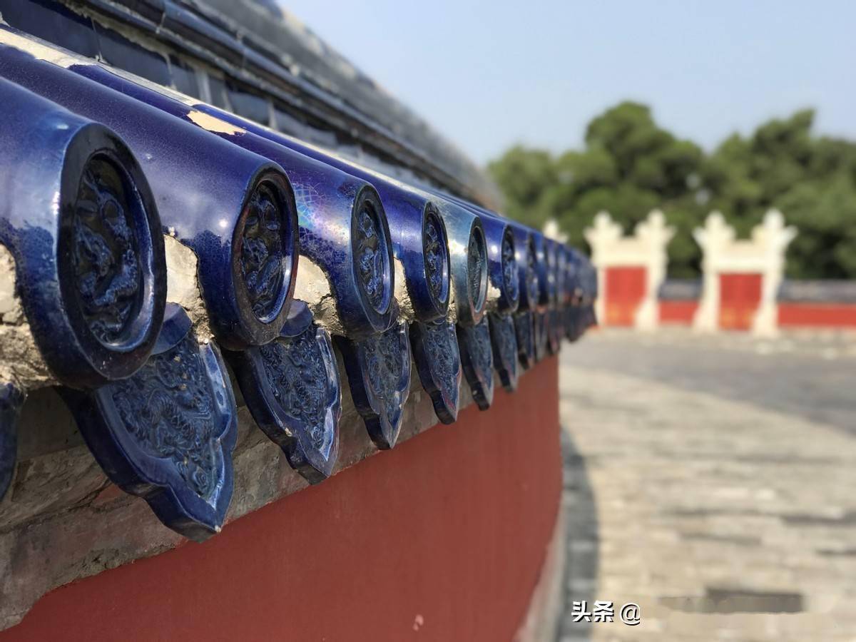 天坛站在天心石上拍拍手