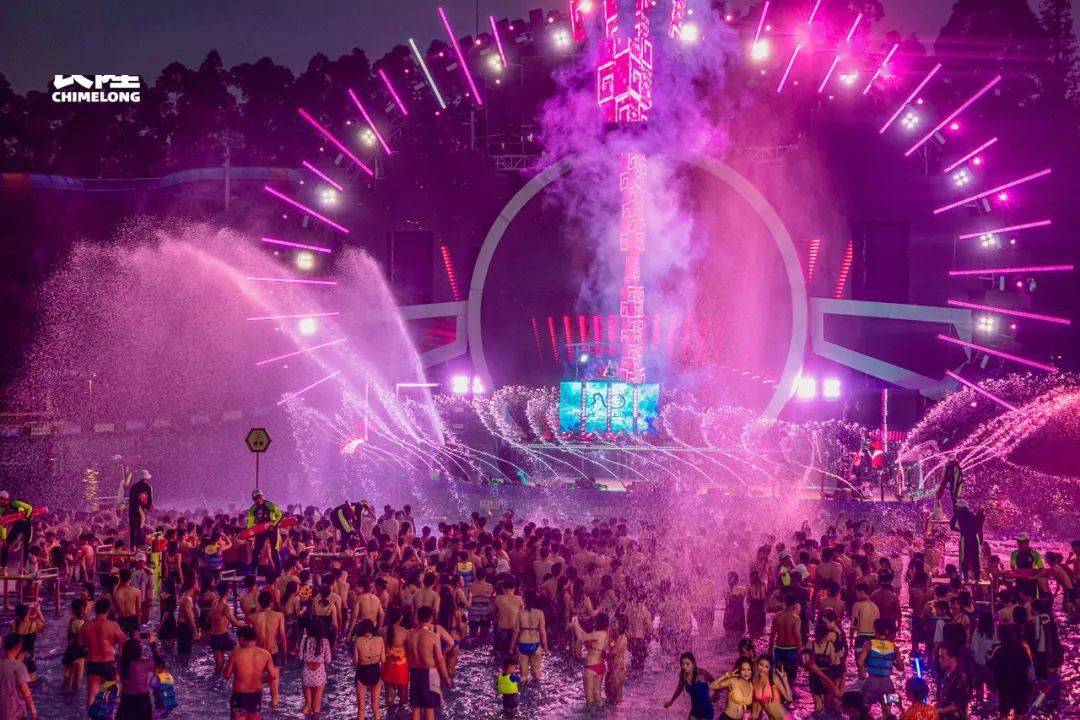 开园首秀美人入水vs激光蹦迪成年人不做选择