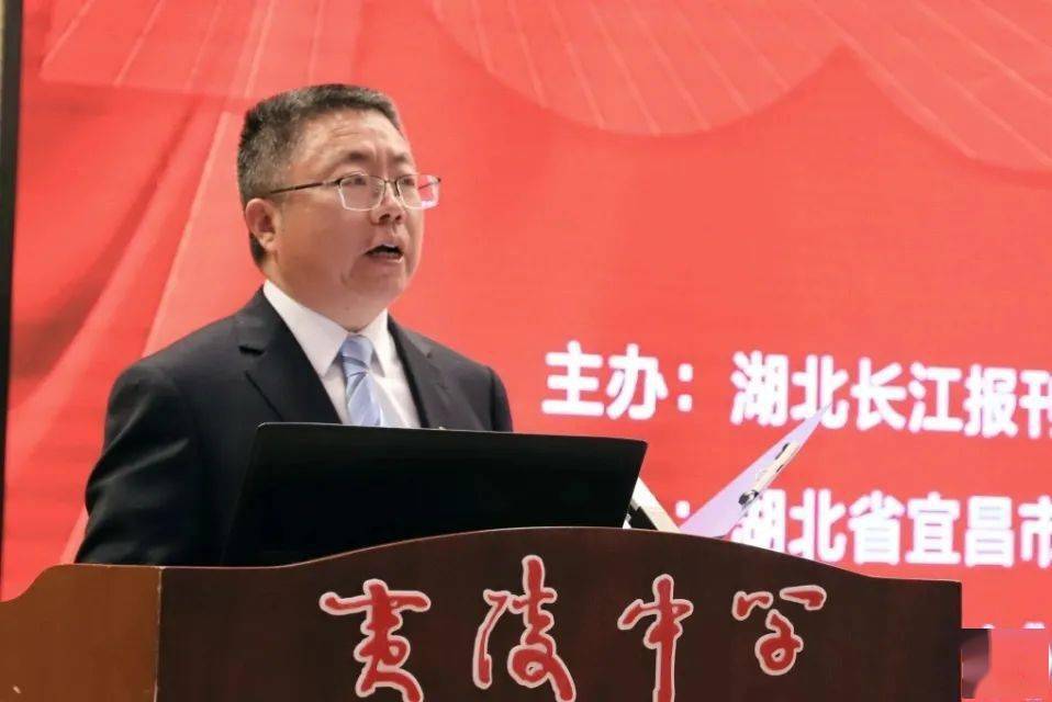 党史学习教育进校园首站走进夷陵中学