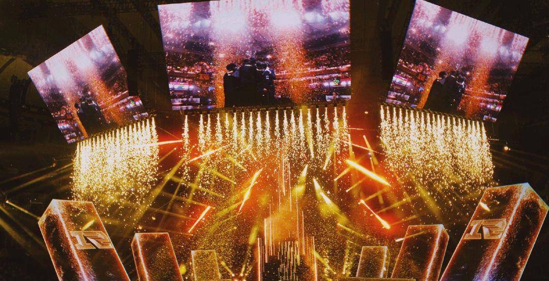 三比一击败fpx,赛场上再下金色的雨,任栋:我想回到18年的春天_rng