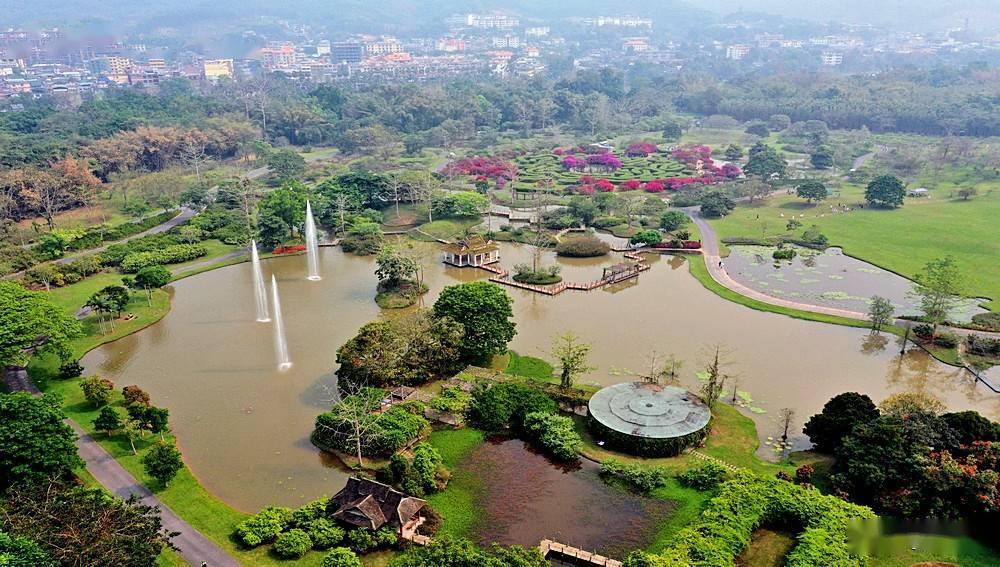 航拍西双版纳勐仑植物园葫芦岛罗梭江