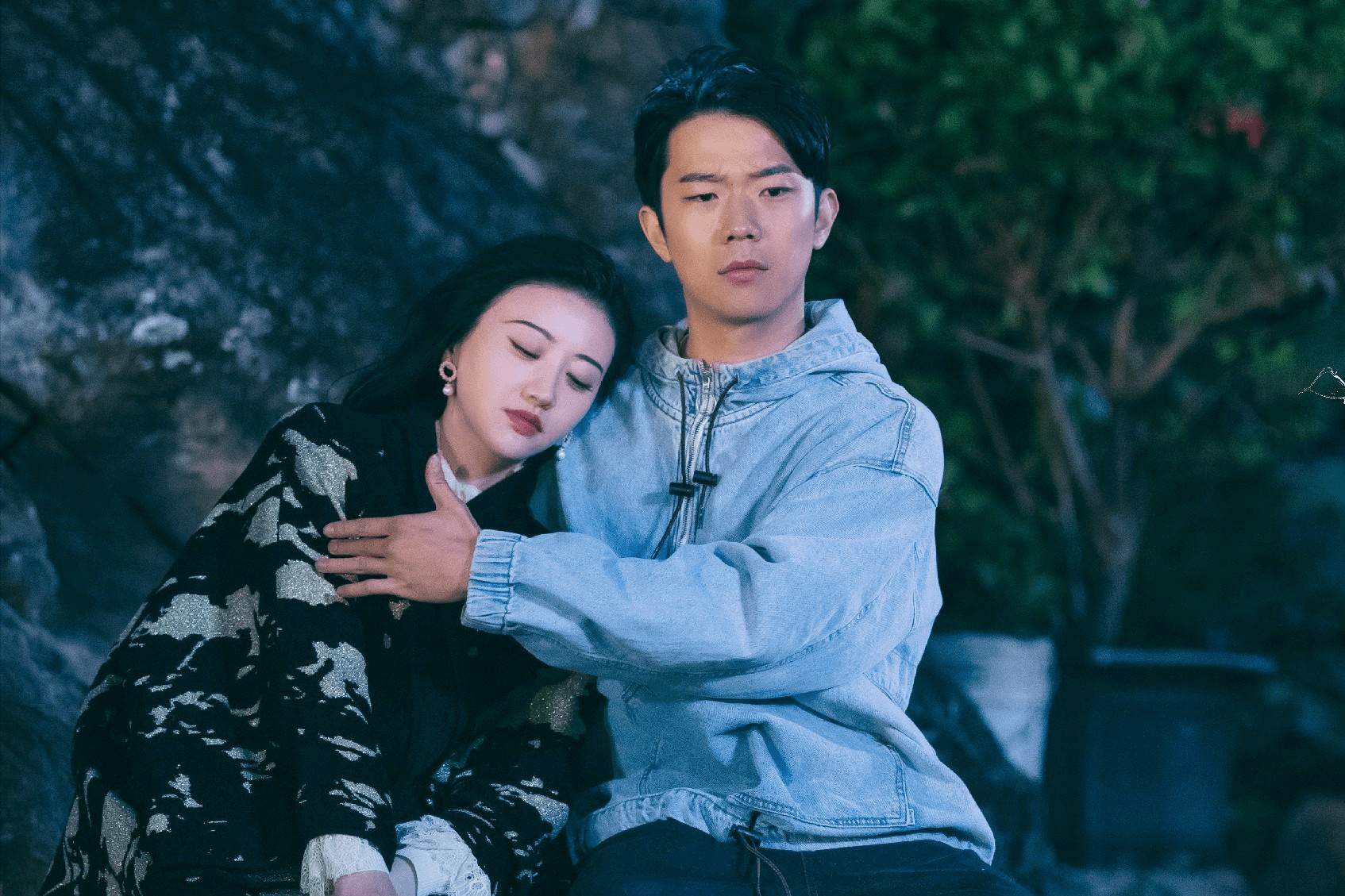 《司藤》:尾鱼,有些爱情故事,只说给懂的人听