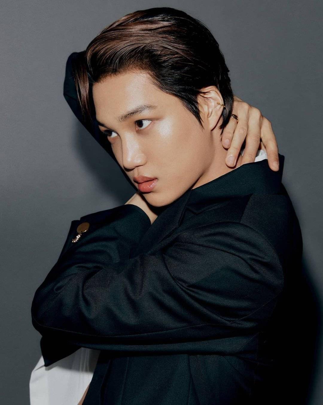 代言人kai最新广告宣传图健康的皮肤和氛围一绝