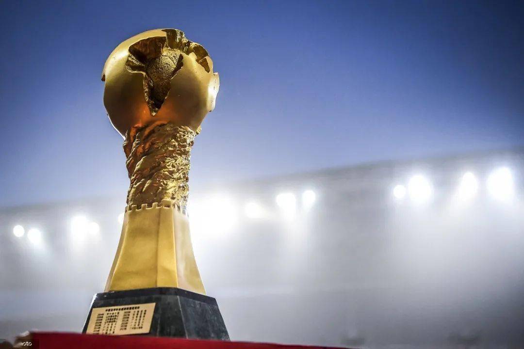 中超开幕式就有联赛冠军奖杯"火神杯"的交接仪式的传统