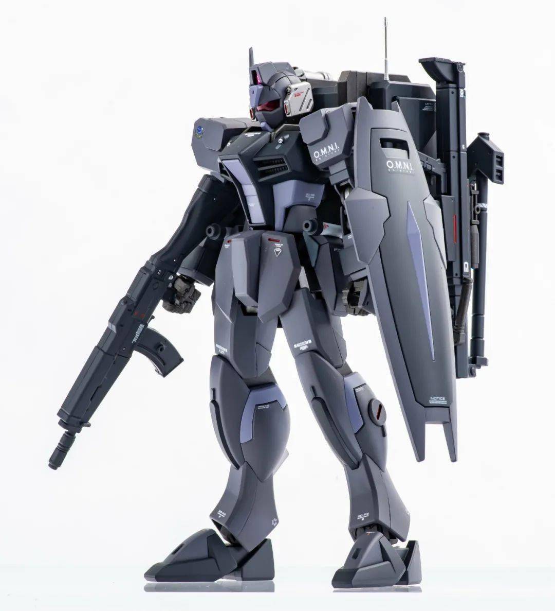 给短剑l来个陆战背包换色后效果针不戳