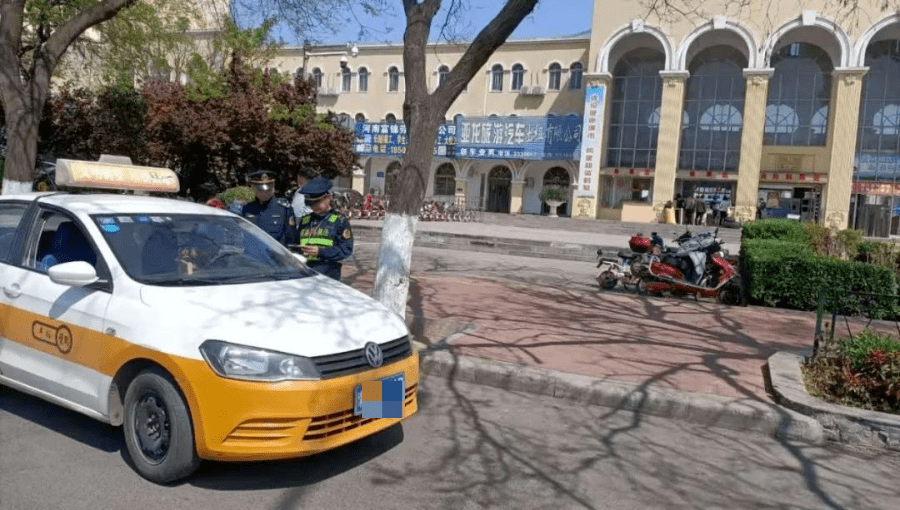 高速路口和校园周边进行布控,震慑打击黑车非法经营行为,引导出租车
