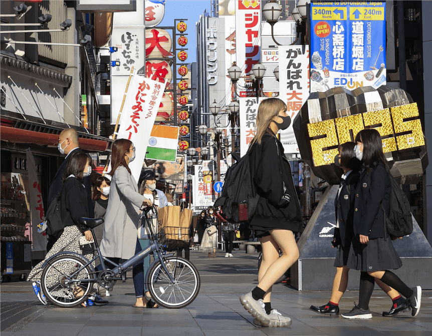 据日本《产经新闻》20日报道,目前日本新冠疫情急剧扩散,大阪正式决定