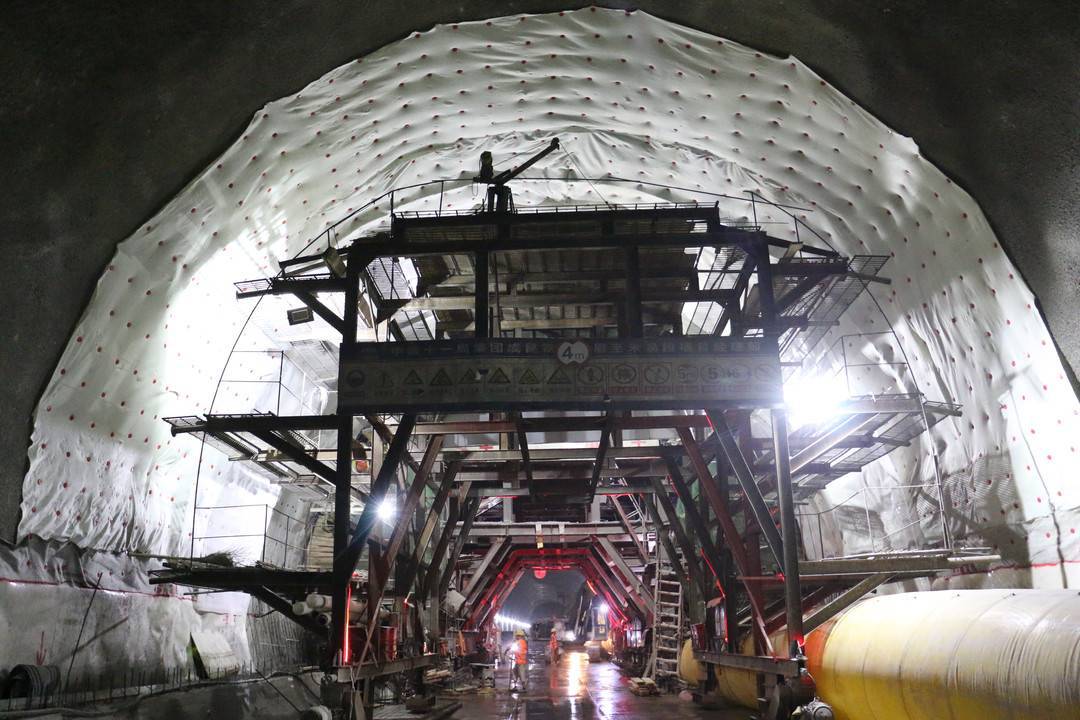 成昆铁路复线冕宁至米易段25座隧道全部贯通全线预计年底通车
