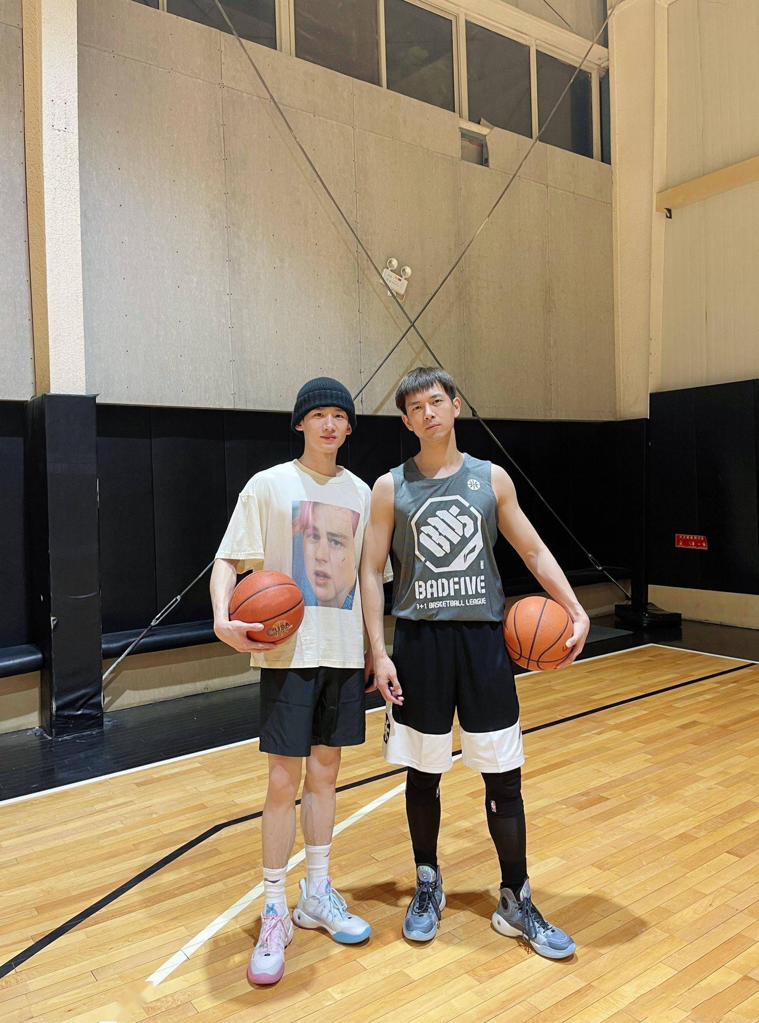 [消息]李现更博晒与白敬亭合影 两个长腿帅哥站一块就是养眼