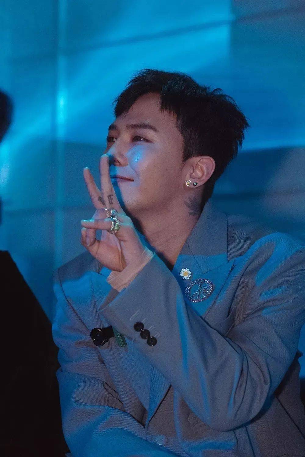 为啥说穿女装的权志龙打破了亚洲潮流的边界感