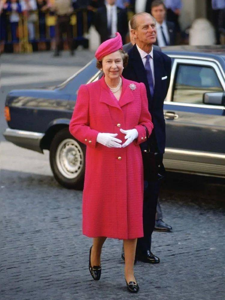 英国女王穿衣图片欣赏图片