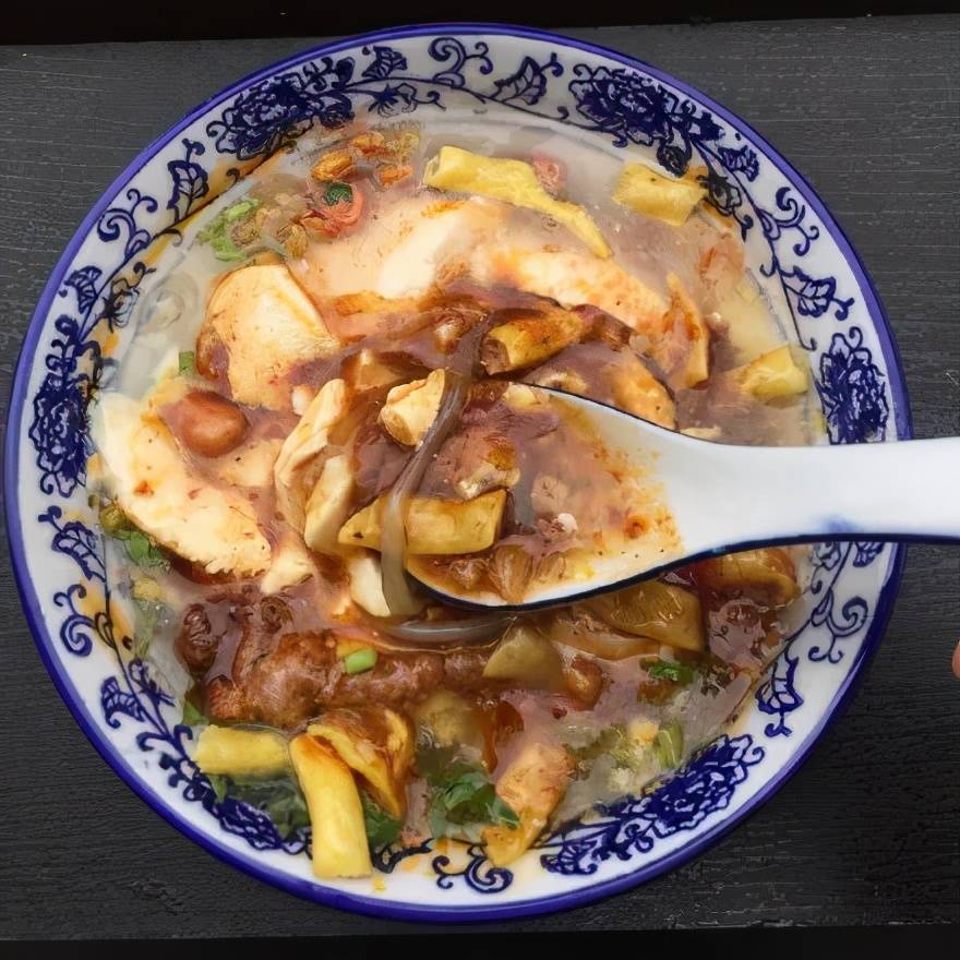 夏天马上就要来了除了热噜噜的汤粉儿冰冰凉的凉粉儿也是日常刚需四川