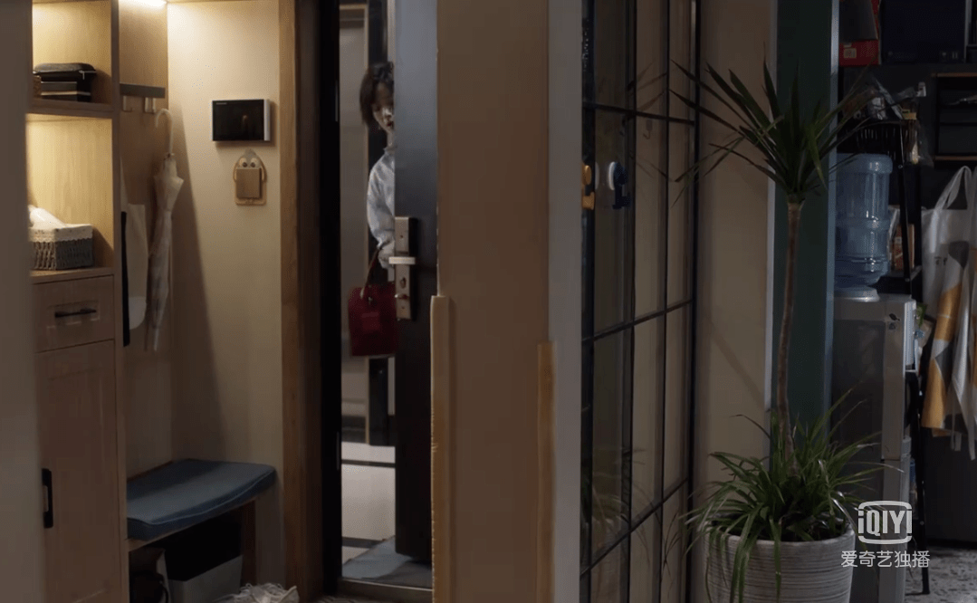 小舍得蒋欣当妈被骂上热搜但我竟被剧中的家吸粉了