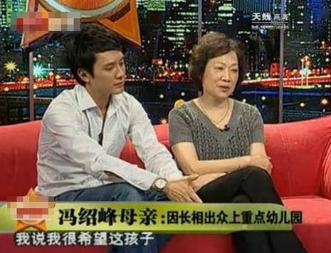 冯绍峰的父亲冯月平是纺织业帝国的开发者,其家族资产超过十亿.