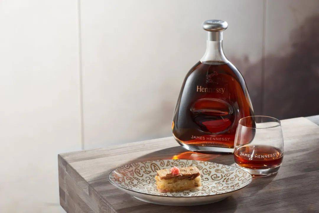 如今,轩尼诗詹姆士干邑将继续与各个领域的开拓者携手前行.