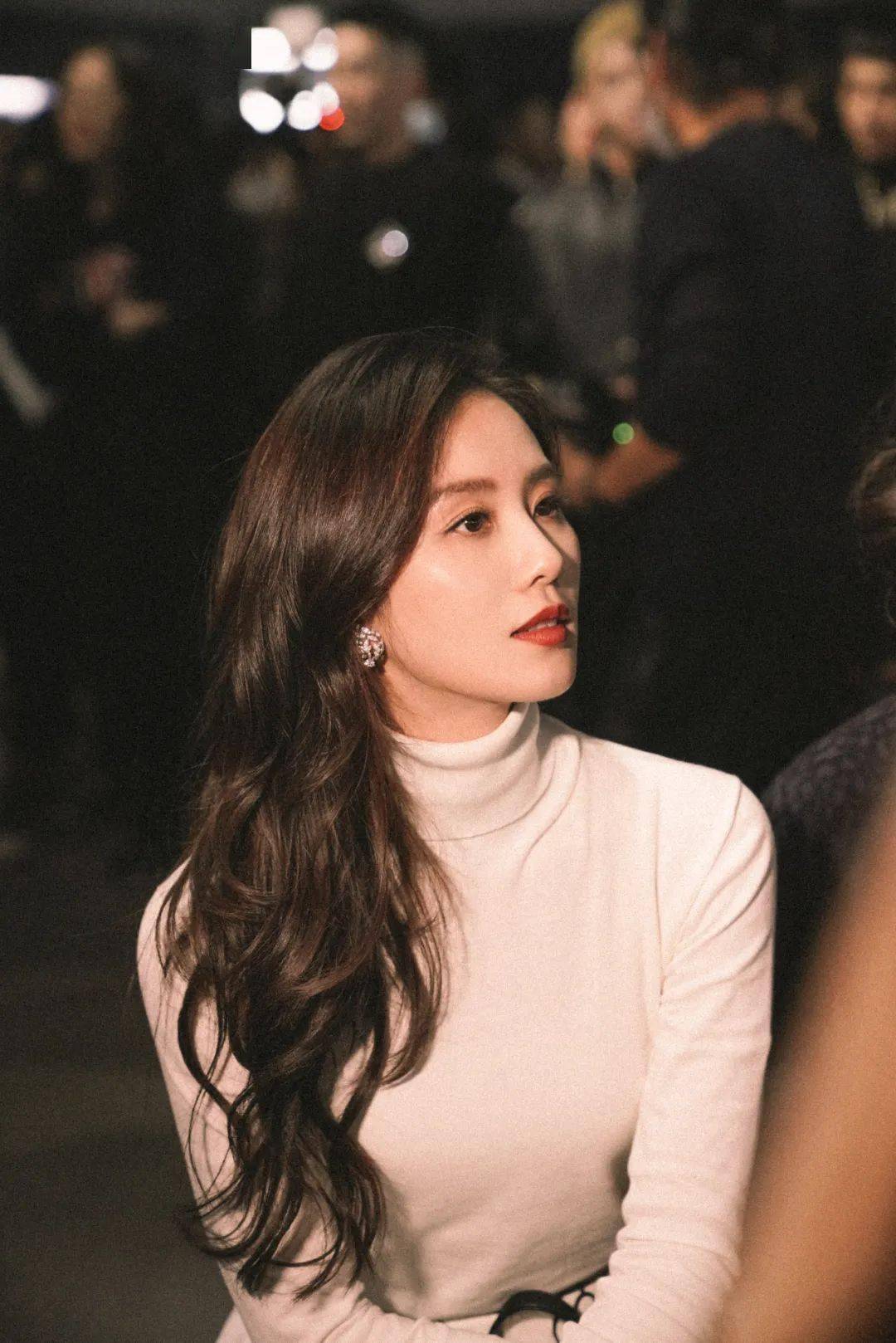 2021年最火的"鱼尾卷"来了!减龄显脸小!不挑人!_发型