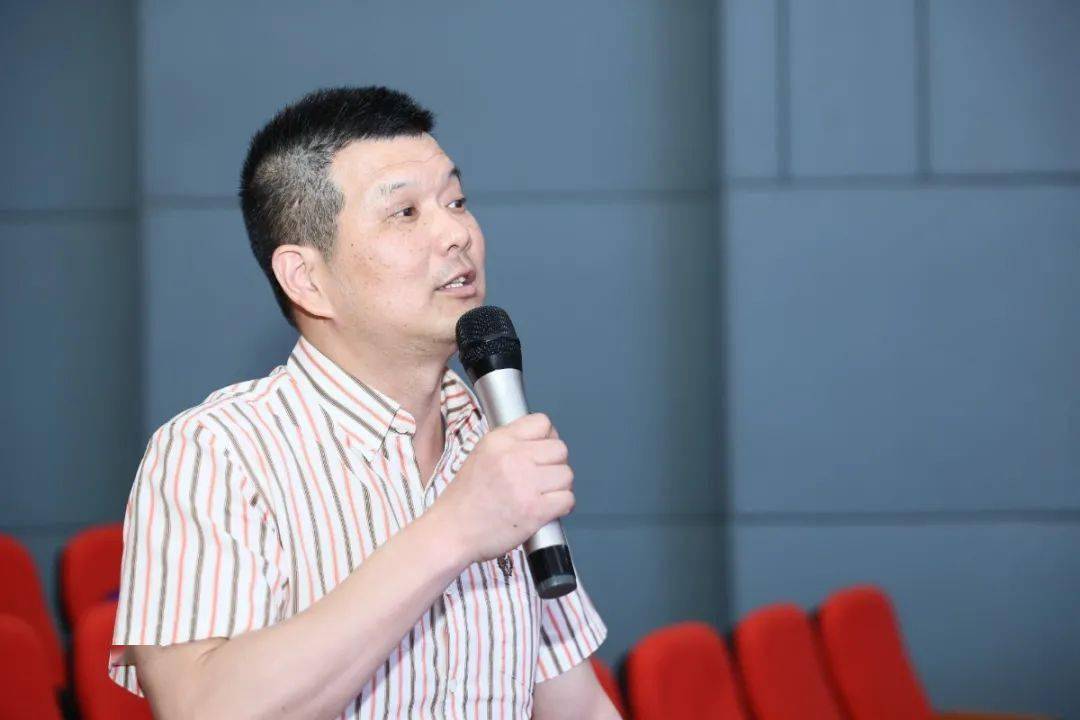 黄云辉技术总监就《如何进一步优化院内转诊流程》进行了跨学科的交流