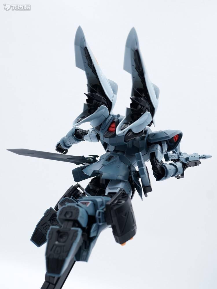 和强袭联动把玩本次金恩一开始其实没报多大期待,不过实物出来后属实