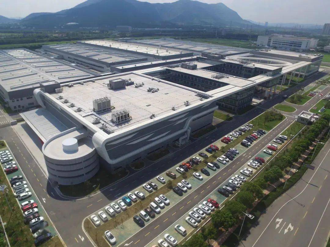 4月22日,上海宝冶中标新桥智能电动汽车产业园(一期)一标总承包项目.