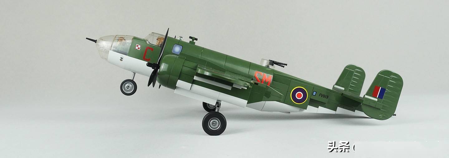 用500片零件,搭建一架美军二战轰炸机,能否合你心意呢?_cobi