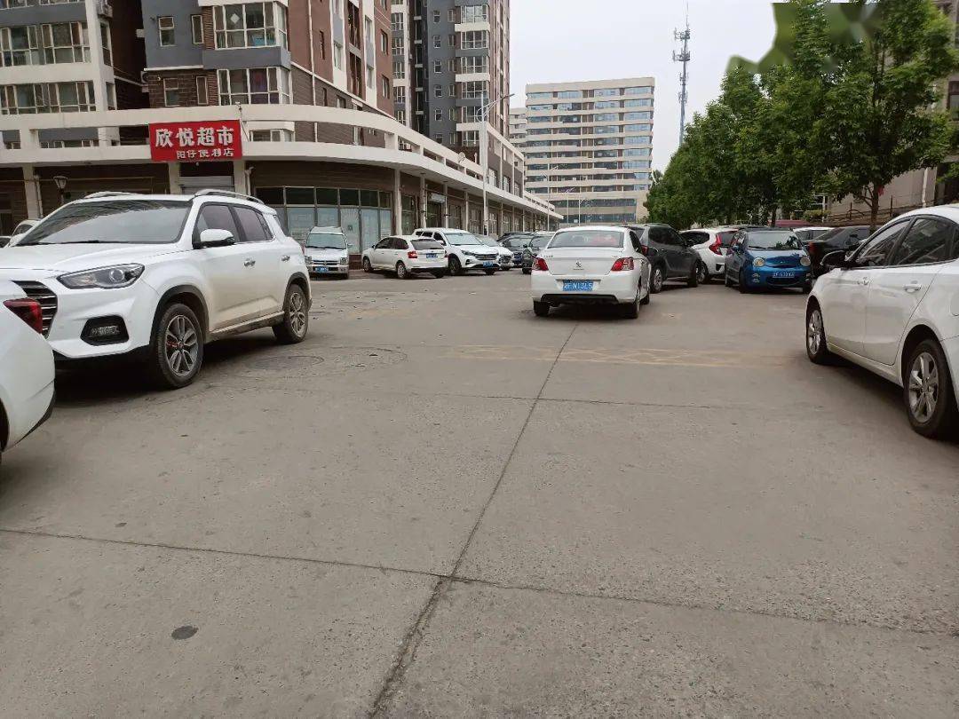 欣悦佳苑消防通道被占.宋文雅 摄