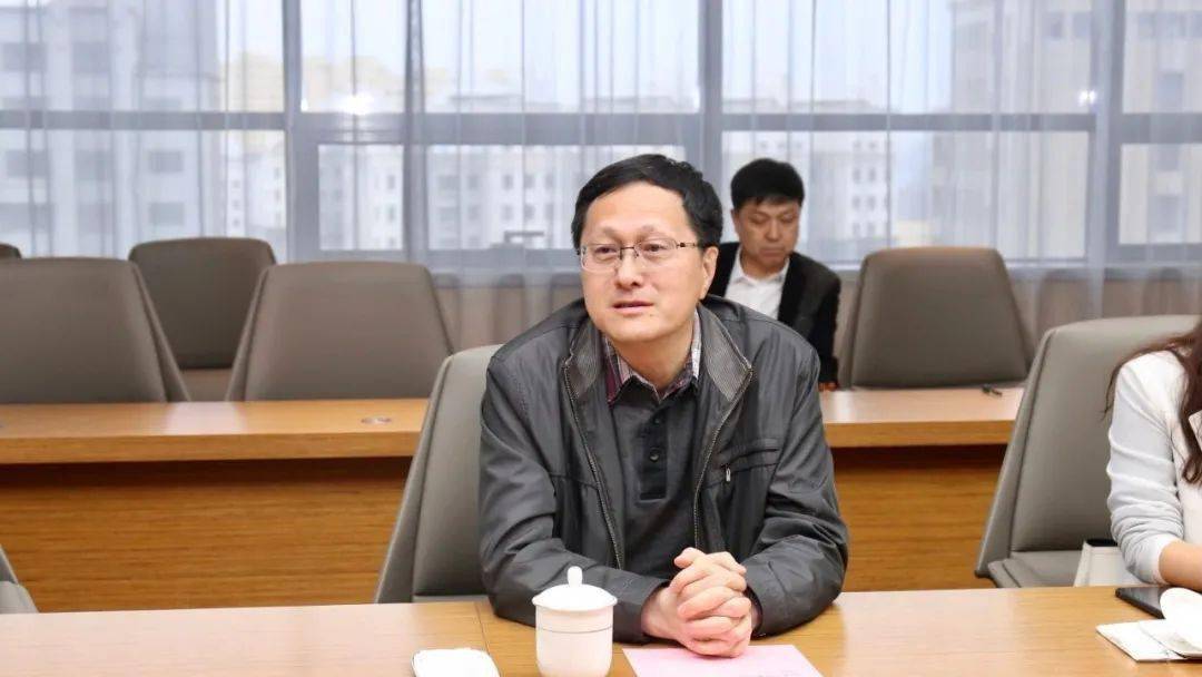 厅长冯任飞与到访的江西金达莱环保有限公司董事长廖志民一行开展座谈