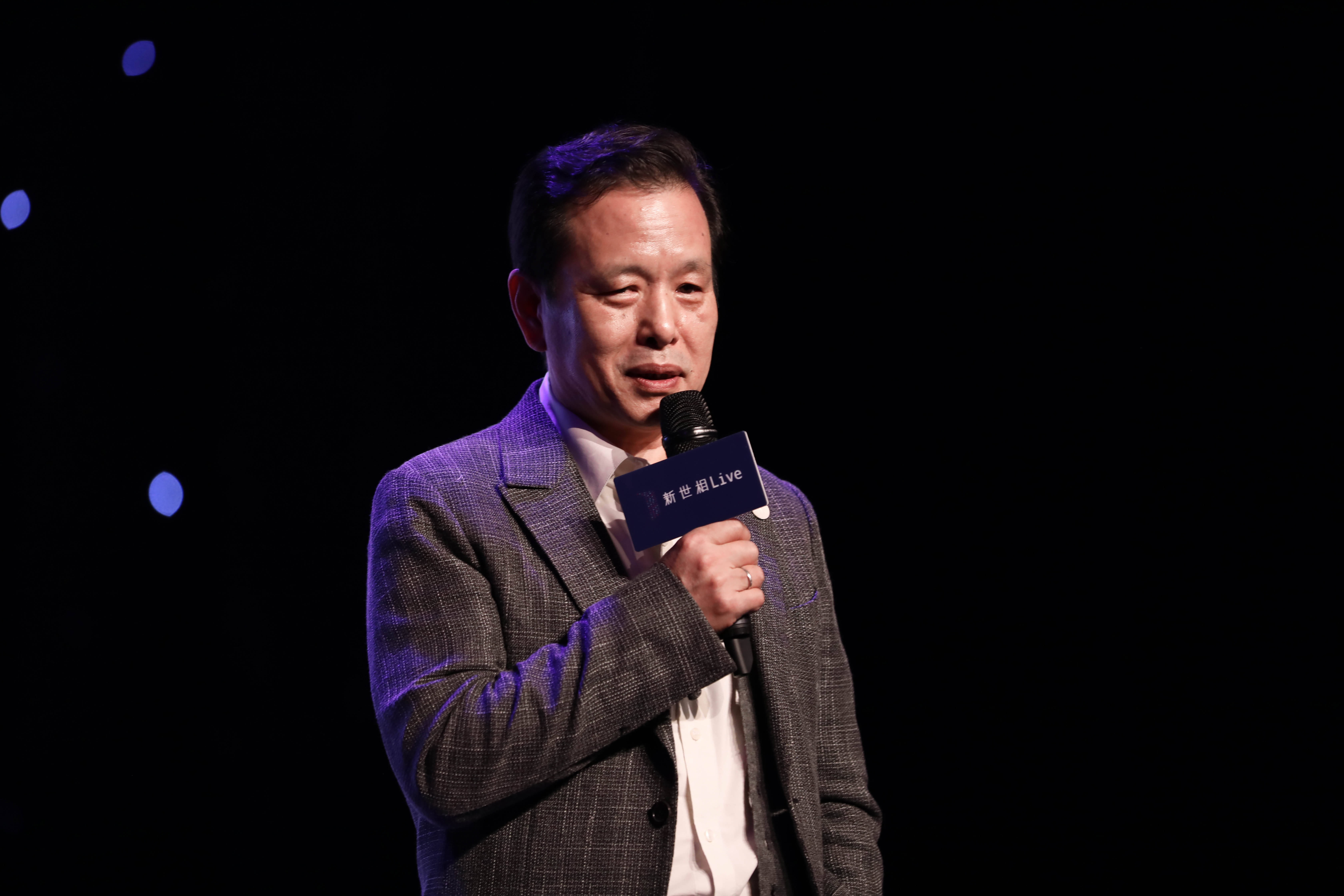 李修文《诗来见我》:把命放在诗里,让诗句有了热血和魂魄