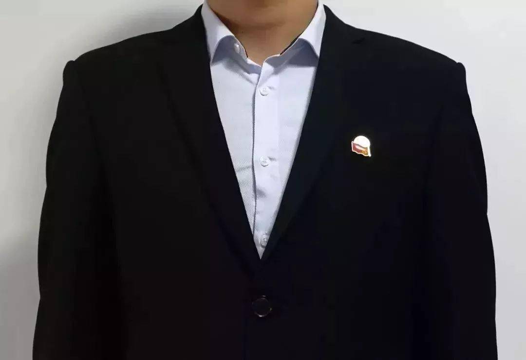 佩戴党徽的正确方法与场合，你戴对了吗？插图9