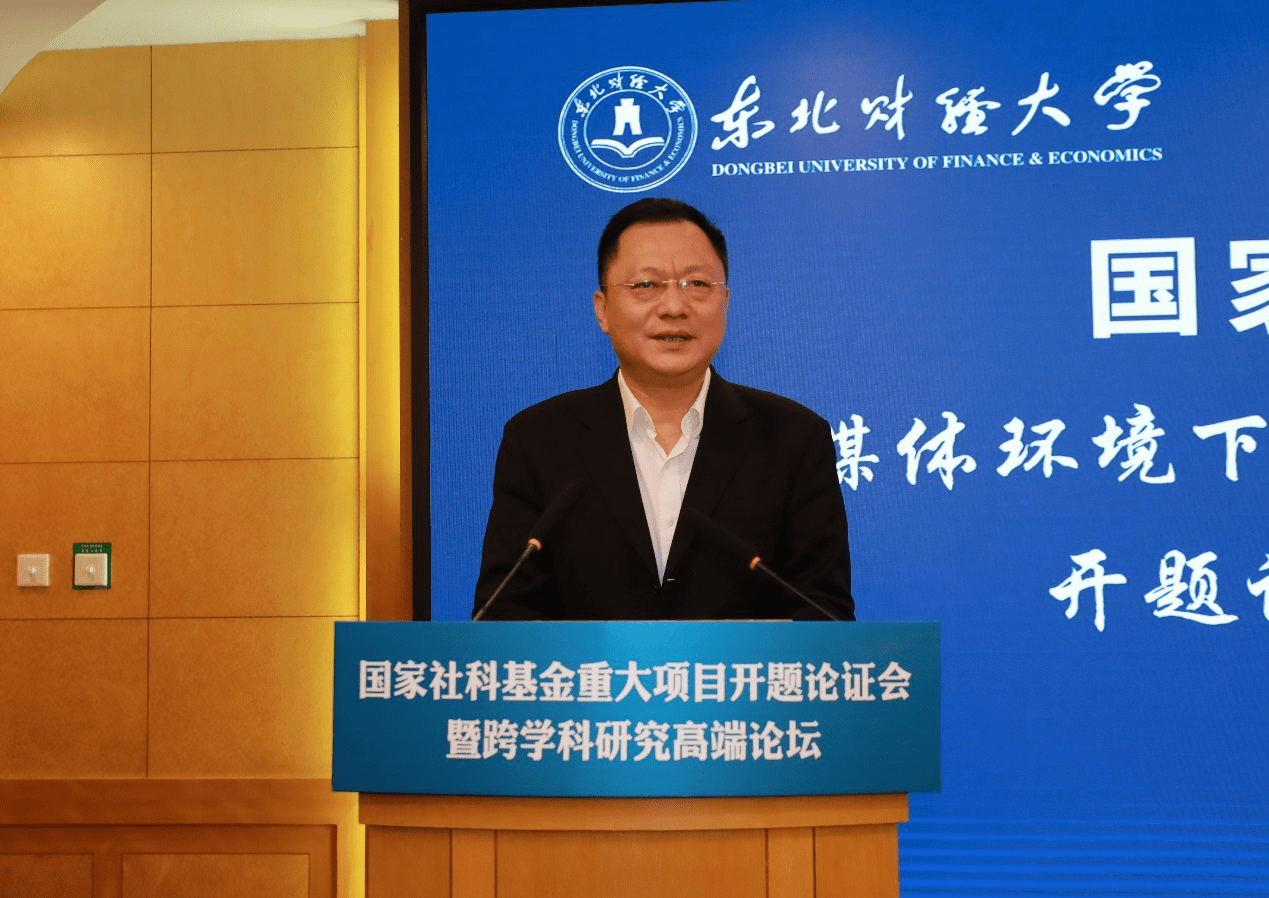 方红星代表学校在会上致辞.