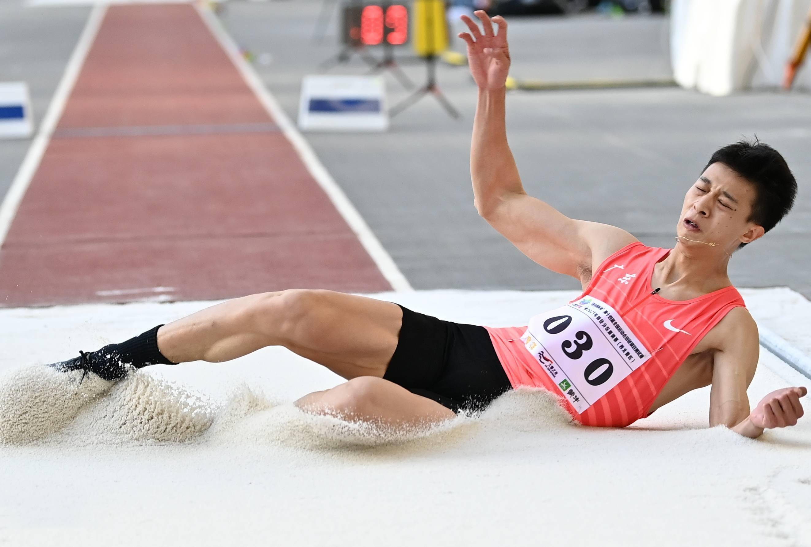 田径——全运会测试赛:男子三级跳远赛况