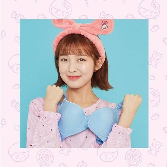 韩国女团oh mygirl的21岁成员arin一向走清纯路线,她去年3月开始代言