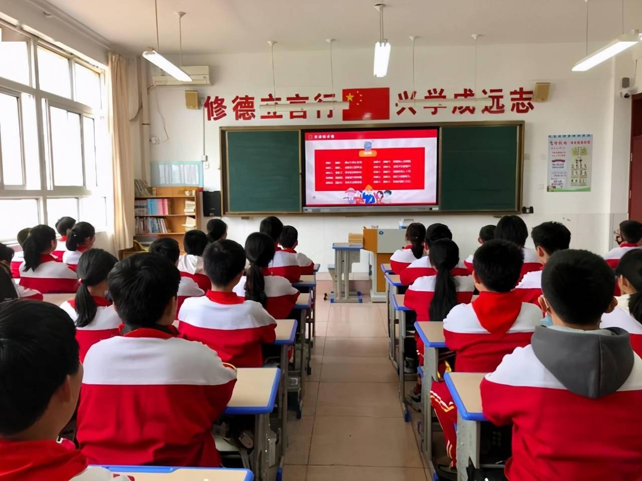 山东省日照市东港区凤凰小学:爱学习 爱劳动 爱祖国