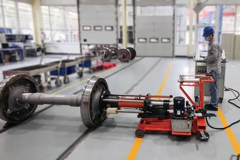 1 气液缓冲器智能组装测试2.2 缓冲器橡胶球轴承精密压装2.