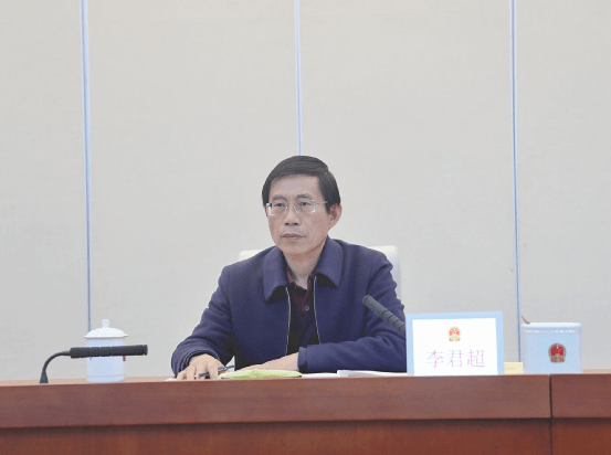 市人大常委会副主任李君超主持专题询问图为市人大常委会副主任李玉娟