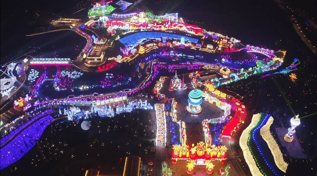 自贡灯会与自贡中华彩灯大世界双双斩获中国旅游奥斯卡奖让更多年轻人