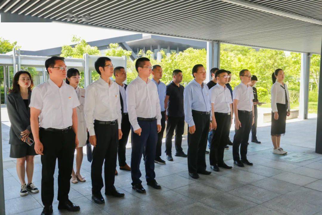 委主任余学斌的委托,市纪委副书记,市监委副主任张金滨出席仪式并致辞