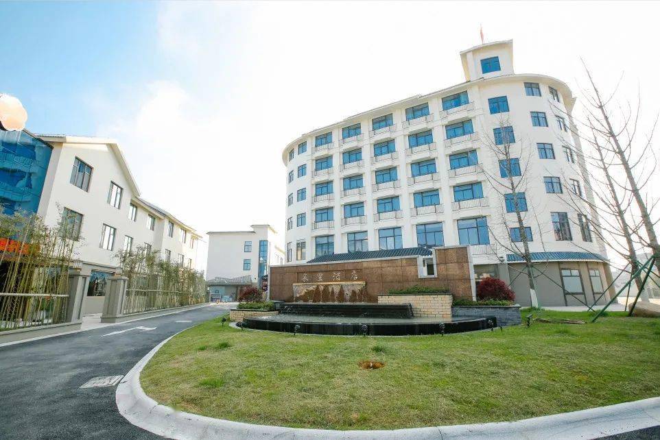 泉丰酒店地址:东屏街道仙岩西路7号你也可以寻一家民宿,这个长假把