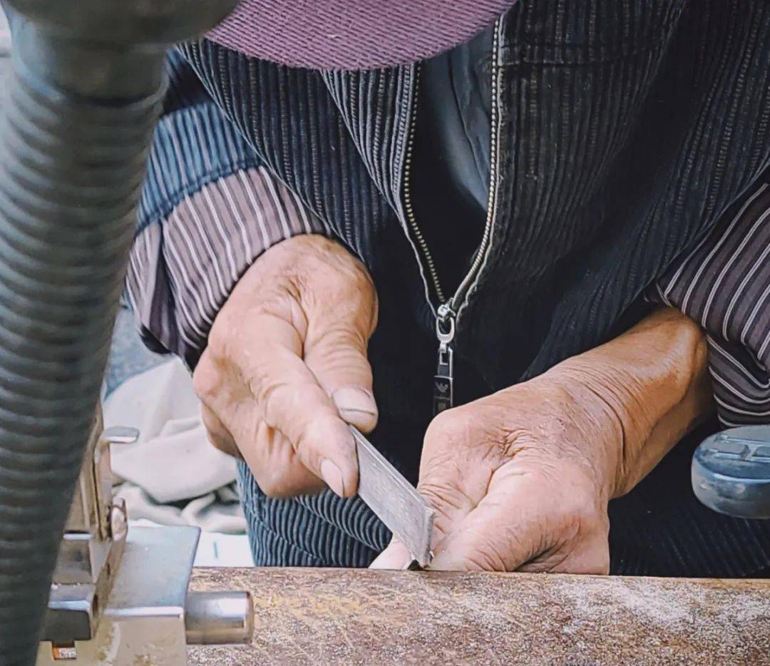 用手筑梦的你最美!_劳动者