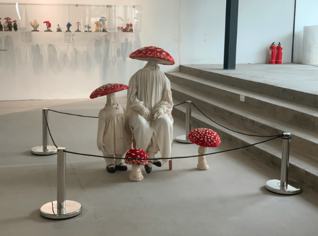 博物|8米长恐龙模型、远古琥珀、黑水摄影……假期来这里能大饱眼福