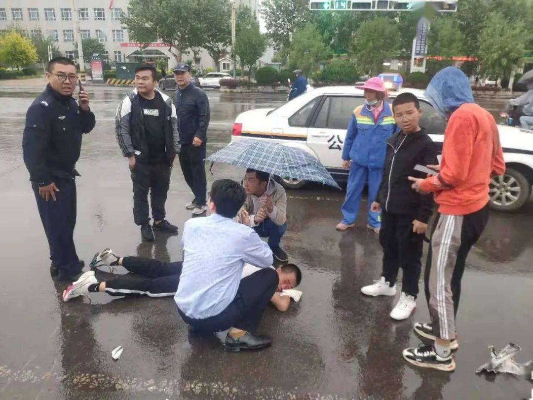 肇事车辆逃逸,民警们立即与交警事故中队进行了