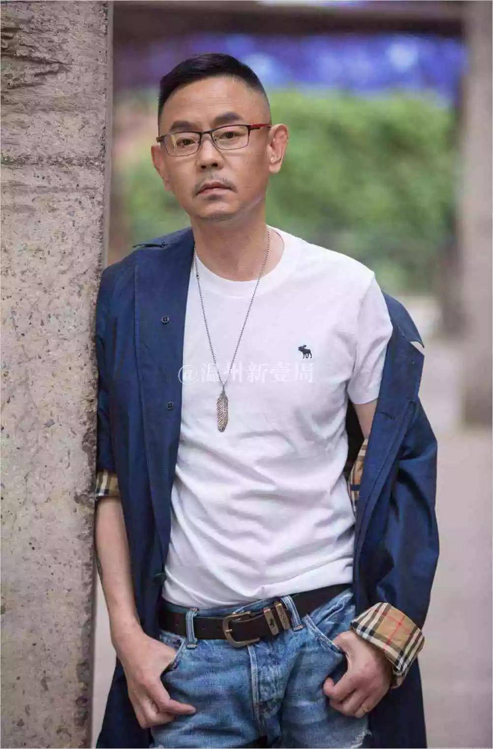 苏舟的爱好不算广泛,但是导演和绘画绝对是他的最爱.