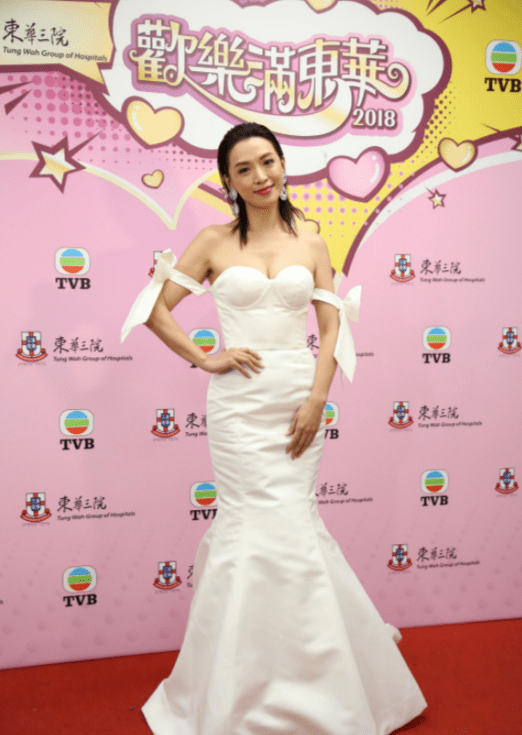 当然要数2016年的《万千星辉贺台庆》,她跟陈自瑶,高海宁,张秀文